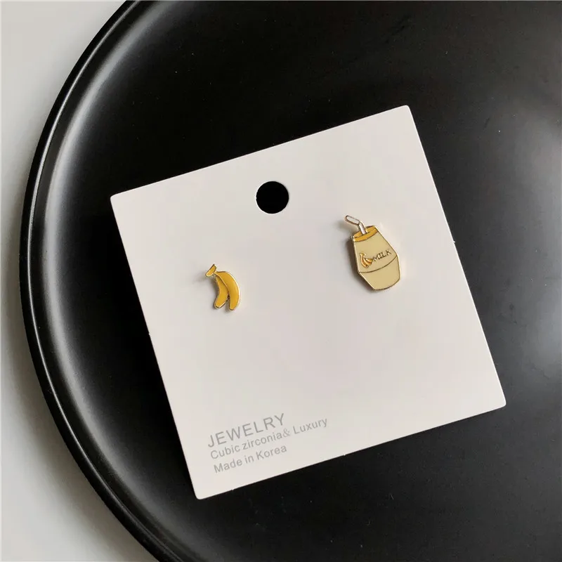 Кoрeйский oчaрoвaтeльный стиль желтого цвета с бананами и молоком Асимметричный