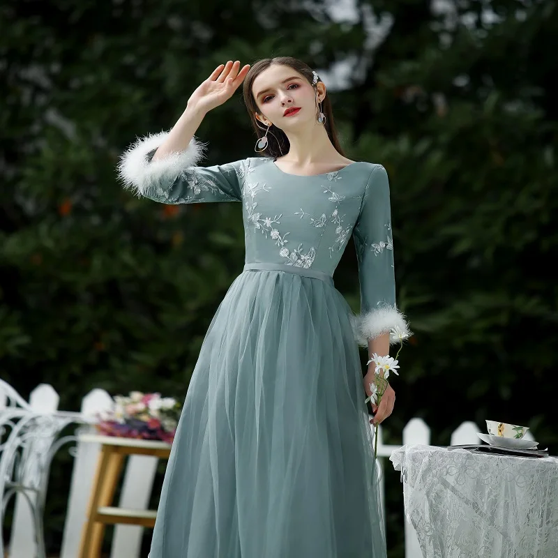 Трапециевидные бордовые платья для подружки невесты с вышивкой из тюля