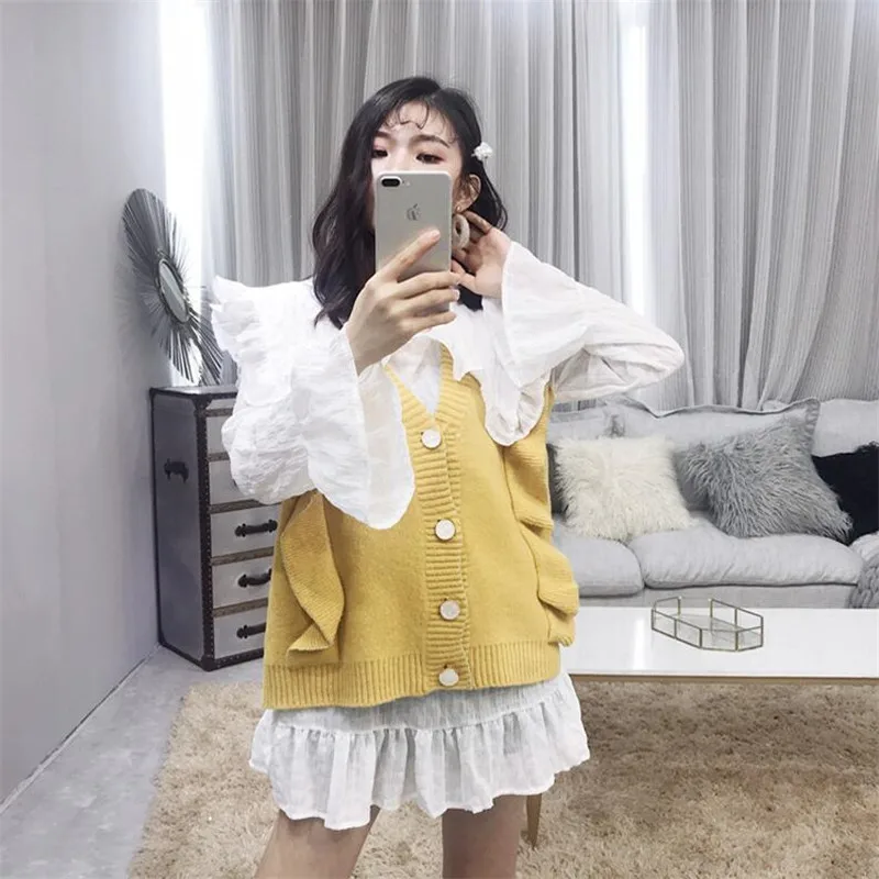 Женский трикотажный жилет с оборками и рубашка большими лацканами свитер без