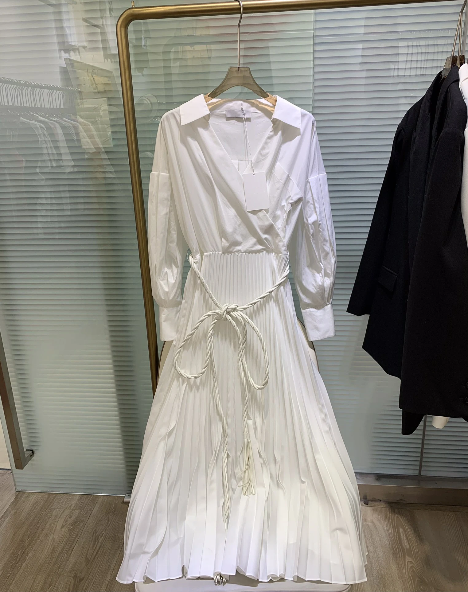 

Haute Couture Runway New Shirt Pleated Lantern Sleeve Sashes Vintage White Silk Cotton V-Neck Elegant High Quality Women Dress