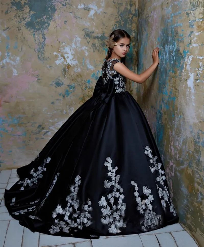 

Black Flower Girl Dresses For Weddings Lace Appliqued Beads Little Kids Ball Gowns First Communion Dress