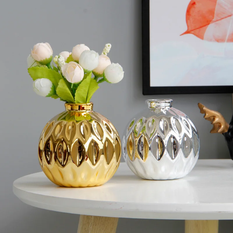 

Ceramic Small Vase Small Flower Embossed Fish Lip Pattern Crafts Home Decorations