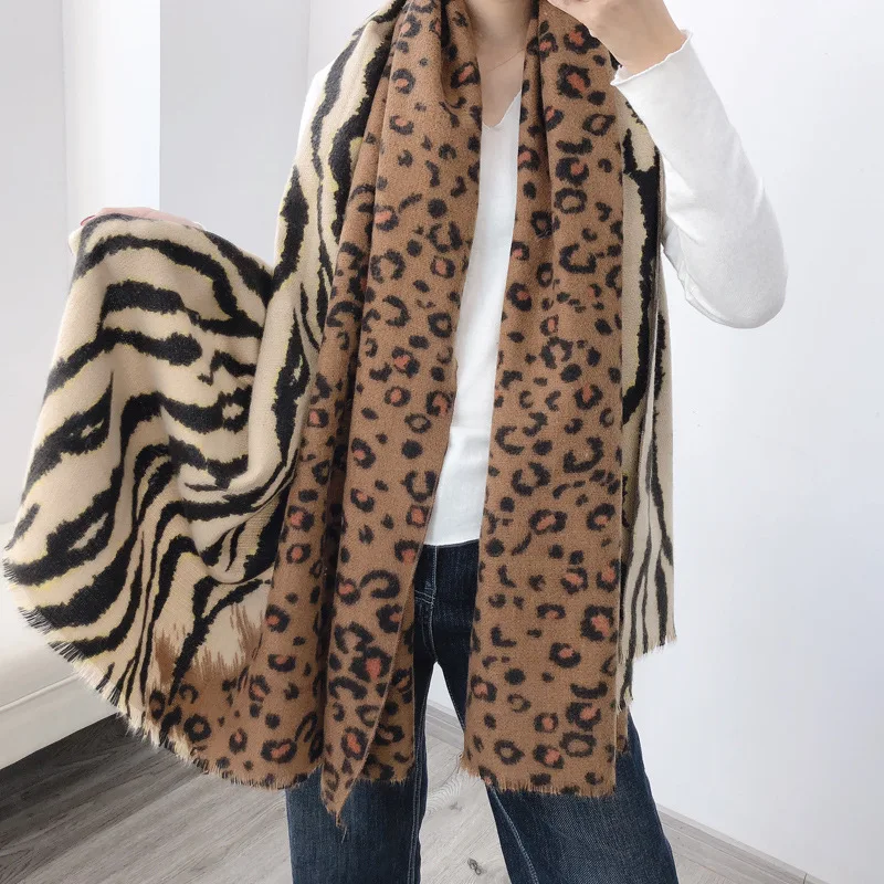 

2020 New Fashion Design Patchwork Tiger Leopard Women Scarf Shawl Faux Cashmere Winter Female Poncho Ladies Animal Scarves Wrap