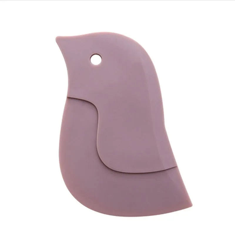 

1PC Multi-function Oil Scraper Kitchen Stove Dirt Decontamination Scrapers Hot Sale Cute Penguin-shaped Soft Scraper Baking Tool