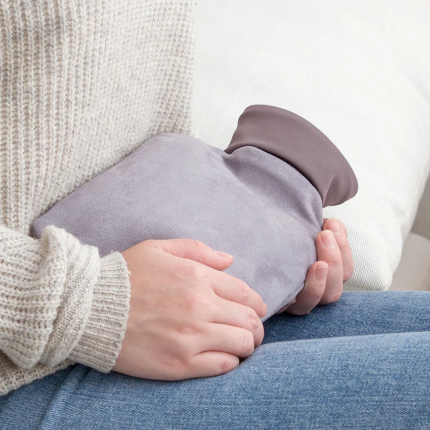 Классическая белая бутылка для горячей воды из ПВХ 1000 мл с замшевым чехлом