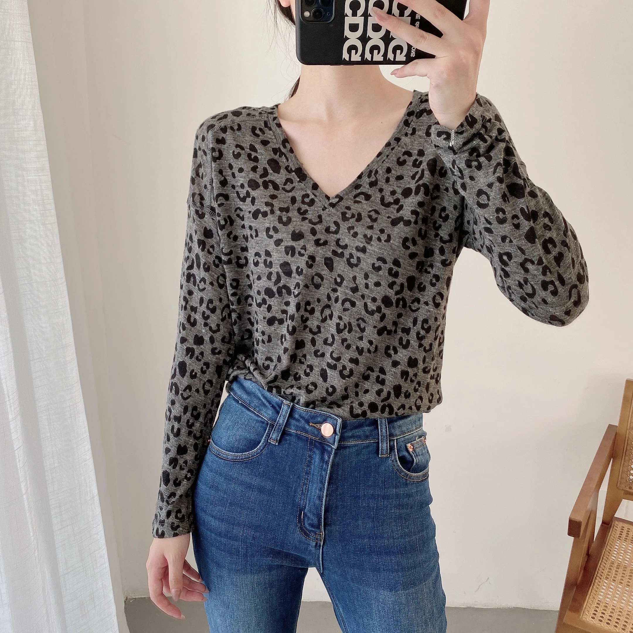 

Women T-shirt Washed Linen Tencel Leopard Print V-neck Long Sleeve T-shirt Women