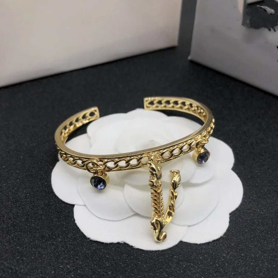 

European and American ring wisp empty retro Diamond Pendant open Bracelet