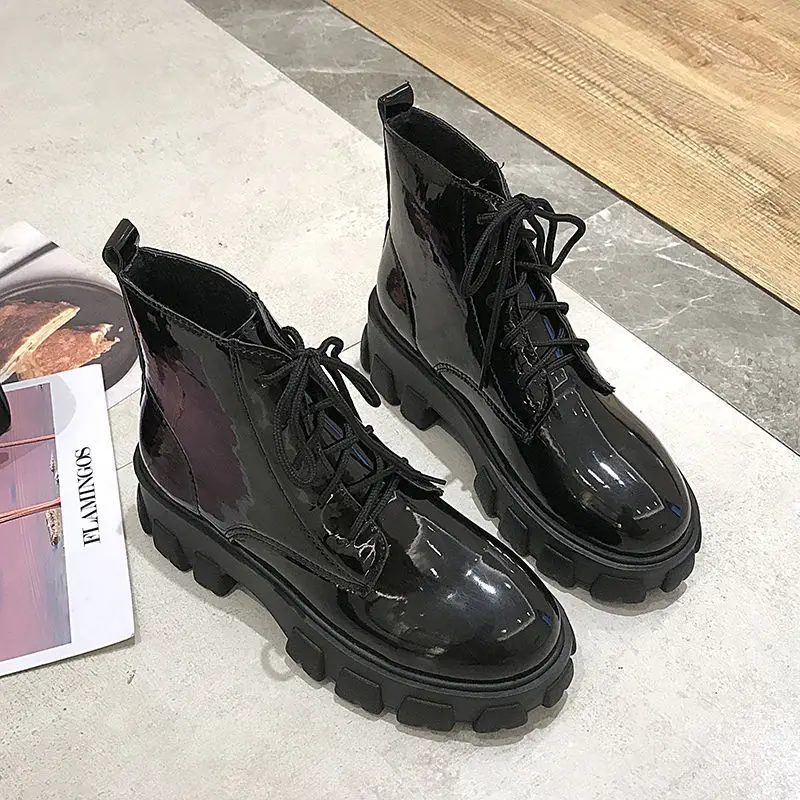 

Женские полусапожки из лакированной кожи, с круглым носком, на низком каблуке