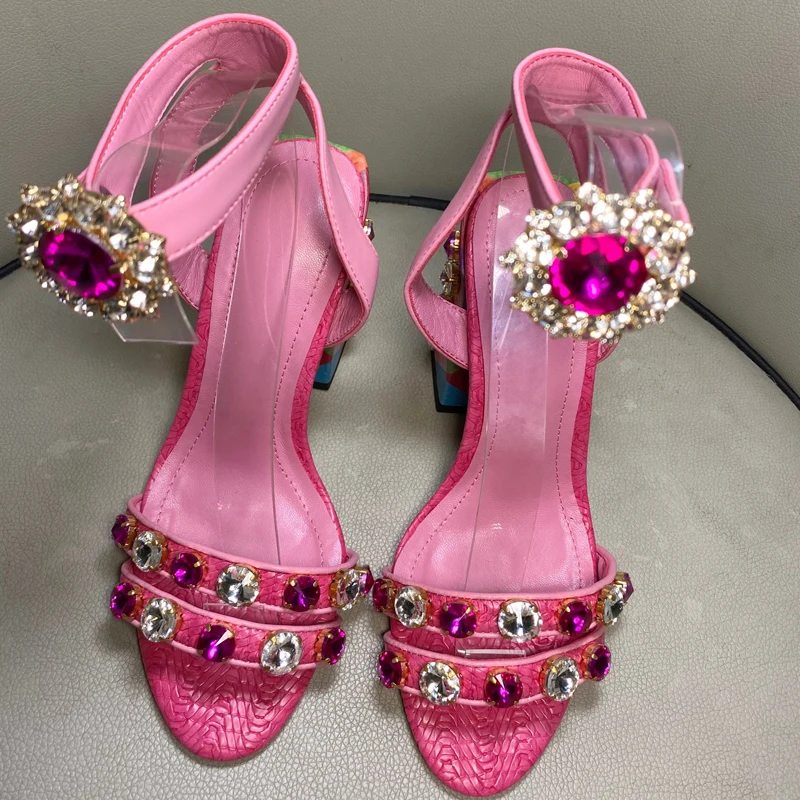 Розовые женские летние сандалии с ремешком на щиколотке массивном высоком