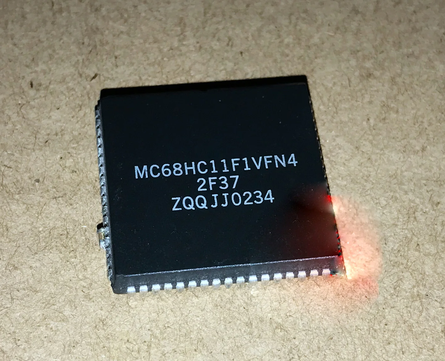 

MC68HC11F1VFN4 MC68HC11F1 PLCC 5 шт./лот Новый