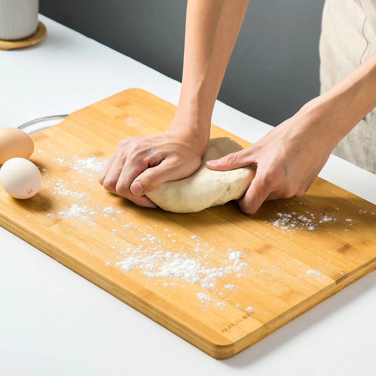 Деревянная разделочная доска 32x45 см прямоугольная подвесная из бамбука прочные