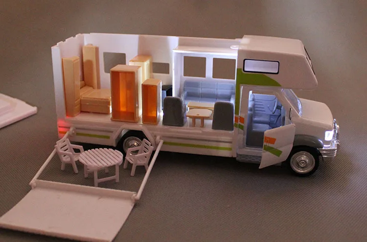 

[Funny] 22cm Motorhomes Morto Home Coach Camper Van Model Diecast with light and sound Pullback alloy car include furniture toy