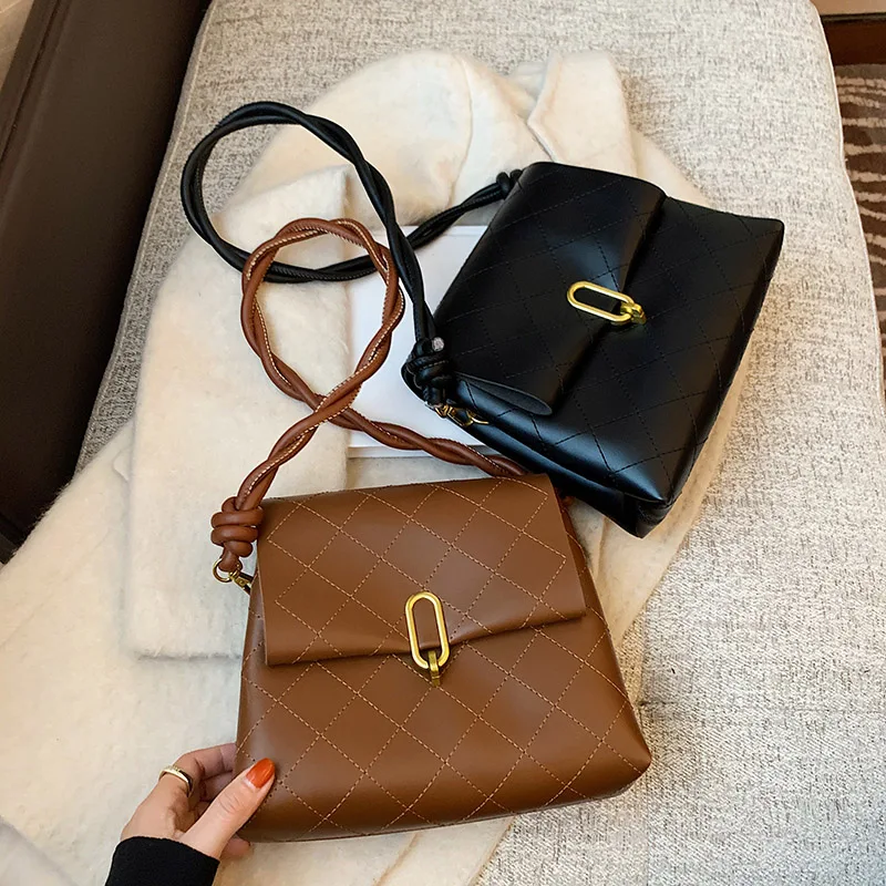 

Solid color retro girl one-shoulder messenger bag messenger bag leather handbag handbag casual bag ladies large capacity 2021