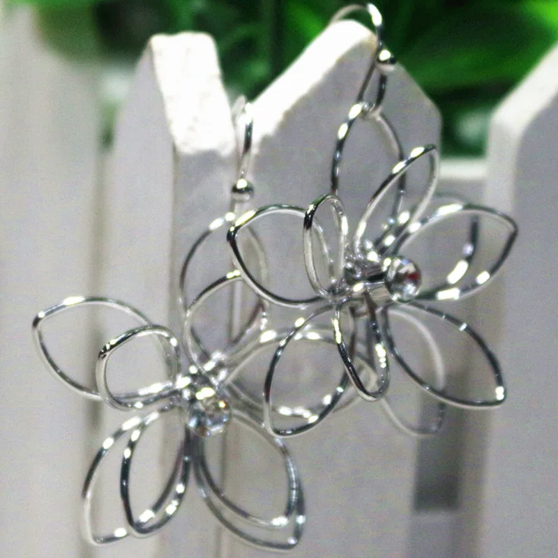 Женские серьги 2021 Корейская версия Простые полые двухслойные Цветочные