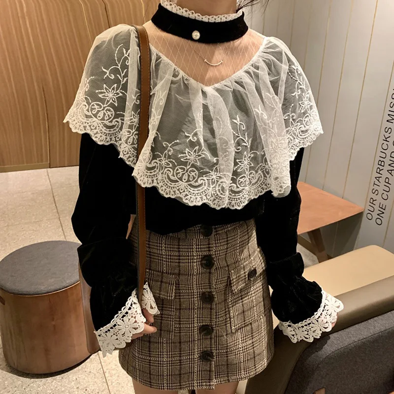

Women Lace Patchwork Blouse Female 2020 Spring Autumn Hollow Out Vintage Long Sleeve Velvet Shirt Ladies Tops Sexy Loose Blouses