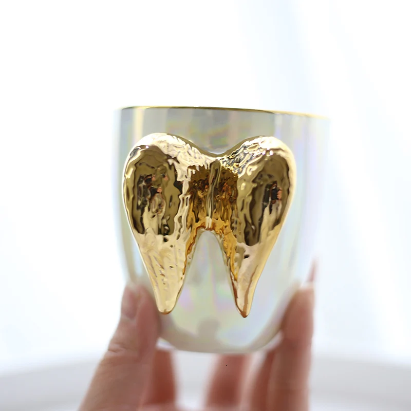 Кофейная кружка с золотыми крыльями ангела в скандинавском стиле цветная