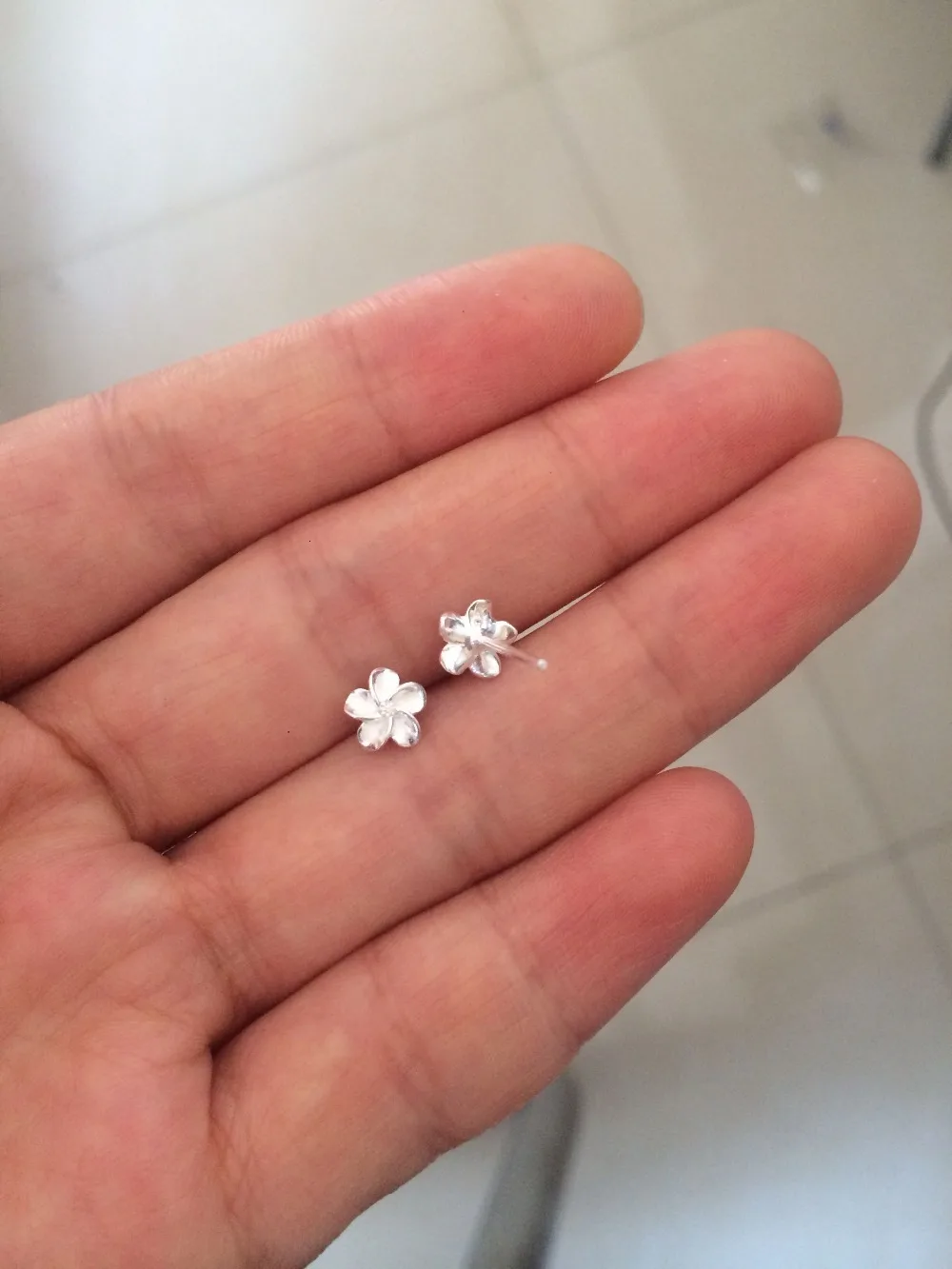 Маленький/9 мм новый. 925 пробы серебряные ювелирные изделия и белой эмалью в виде