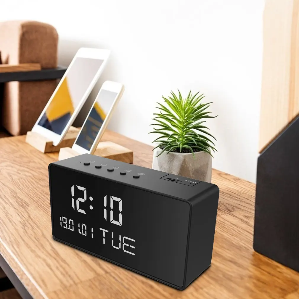 

Camera Clock 1080p Wireless WiFi Surveillance Camera Security Nanny Cam With Night Vision Motion Detection Functional Design
