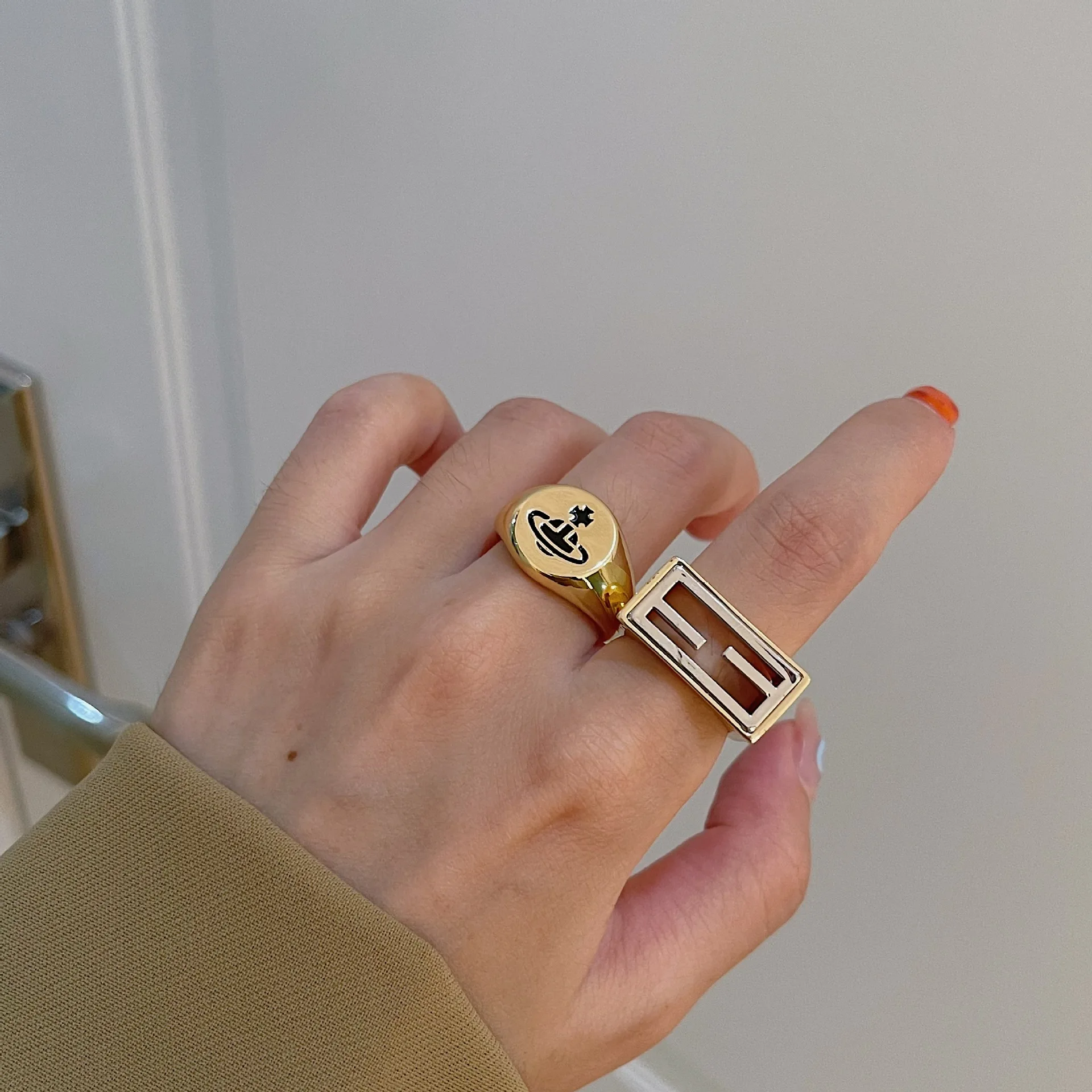 

Saturn ring overlapping ins cold wind personalized open copper ring simple fashion exaggerated ring trendsetter