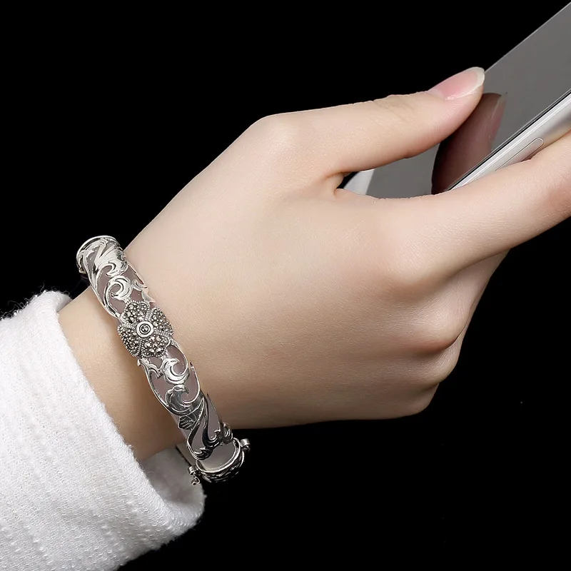 

Classic 925 Sterling Silver Retro Four Leaf Clover Natural Stone Inlaid With Chalcedony Women's Versatile Bracelet Wholesale