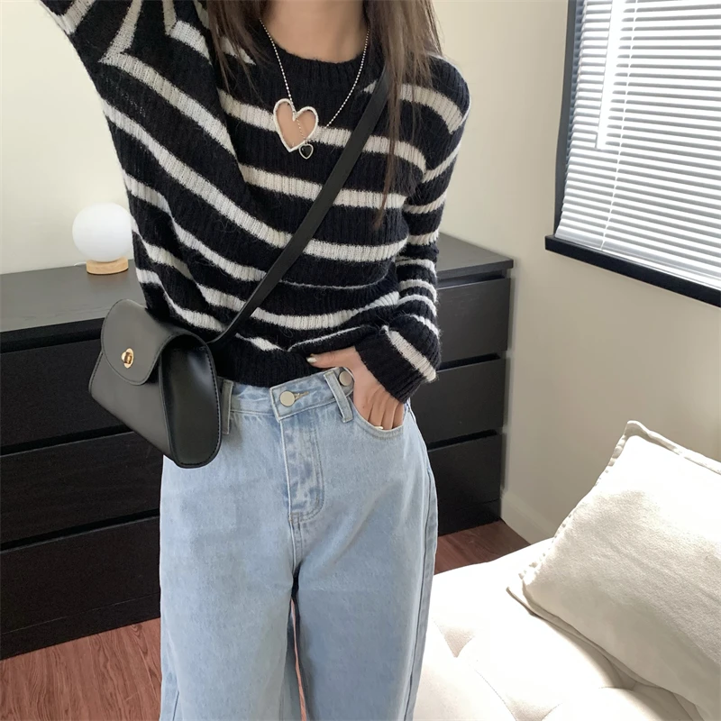 

Женский свободный свитер с длинным рукавом, Короткий полосатый свитер в Корейском стиле с круглым вырезом и вырезами в виде сердечек, Осень-зима