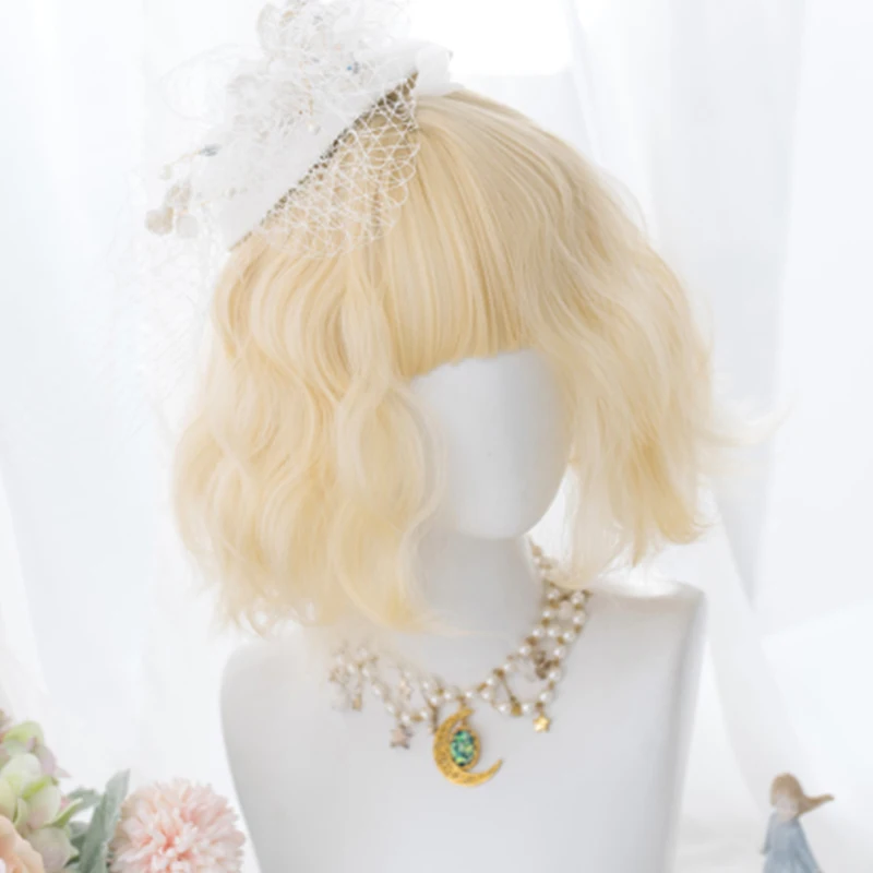 Парик Ailiade с короткими волнистыми волосами и челкой синтетические волосы