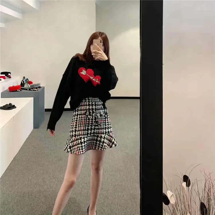 Женский укороченный свитер из смешанной шерсти трикотажный пуловер с сердечками