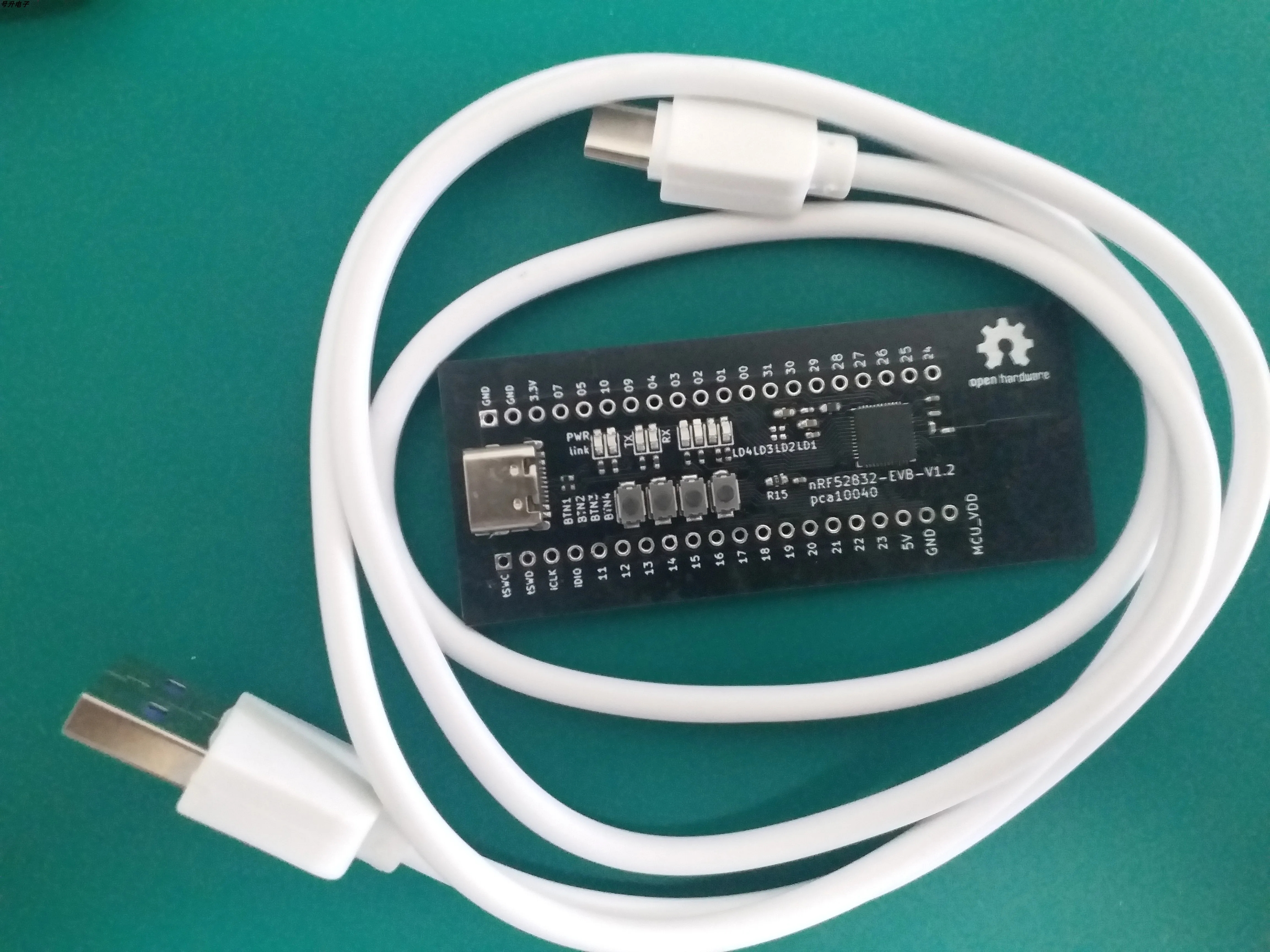 

Макетная плата NRF52832