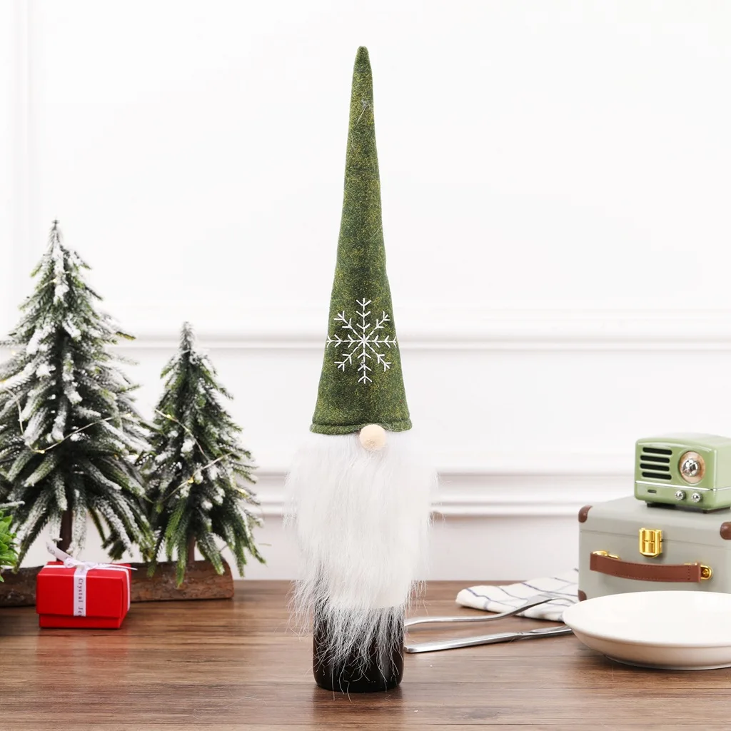 Рождественский гном для бутылки вина