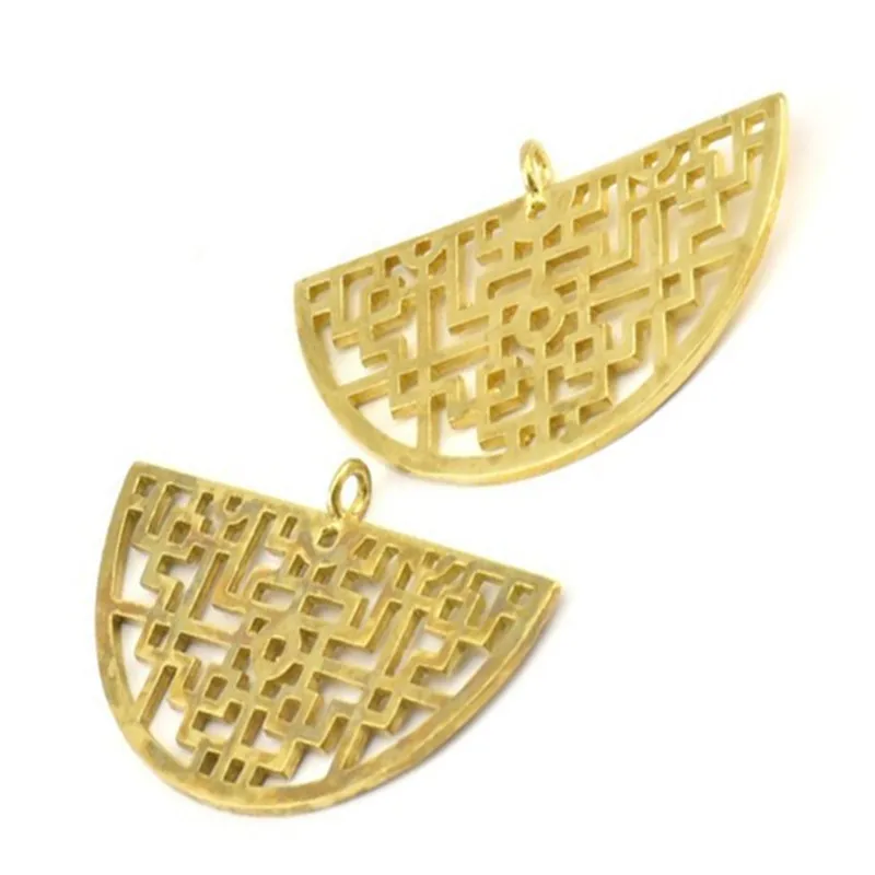 Необработанный латунный полукруглый шарм. (Без никеля и свинца) V098.R016.E663.d1420