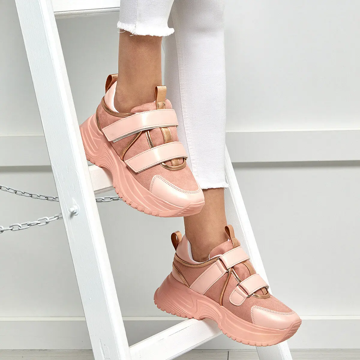 FLO/черные женские кроссовки на платформе повседневная обувь шнуровке