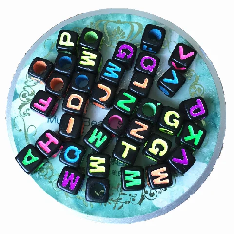 Новинка 100 шт./лот 7*7 мм черный жемчуг с красочным инициалом Y-образной печати