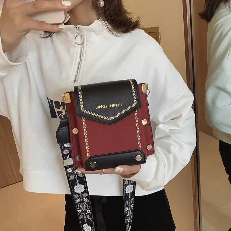

The Latest Popular Small Bag Women 2021 Hot Sale Western Fashion Hit Color Single Shoulder Messenger Soft Bag Women