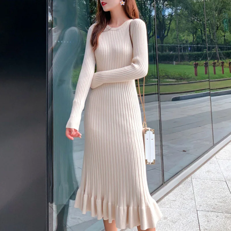 Женское платье с длинным рукавом однотонное круглым воротником и рисунком рыбий