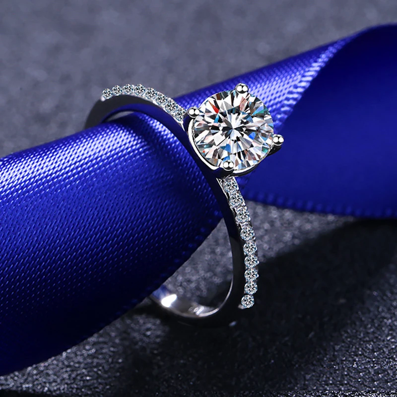 Обручальное кольцо с муассанитом женское классическое свадебное 4 зубцами из