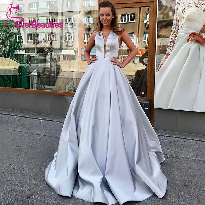 Женское вечернее платье длинное блестящее с открытой спиной для выпускного