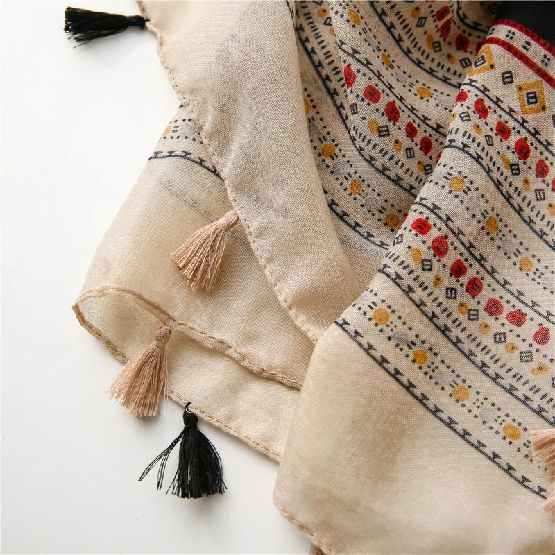 

2021 New Design Flower Print Women Bandana Cotton Scarf Spring Summer Beach Tassel Pashmina Shawls and Wrap Neck Hijabs Echarpe