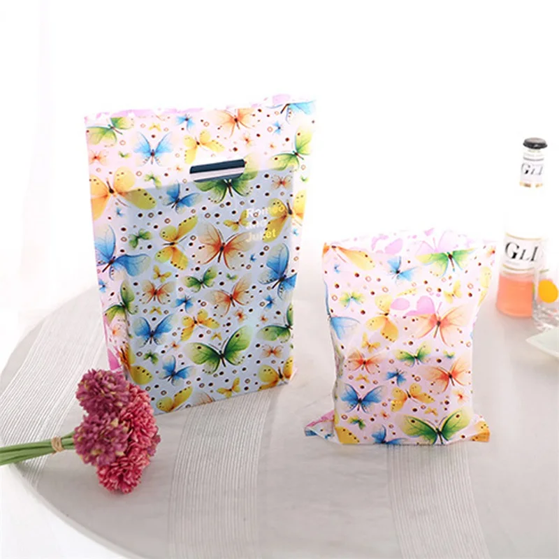 

100Pcs Lots Plastic Carrier Bags White&Black Stripe Design Boutique Package For Festival Wedding Gift 20x14.5cm