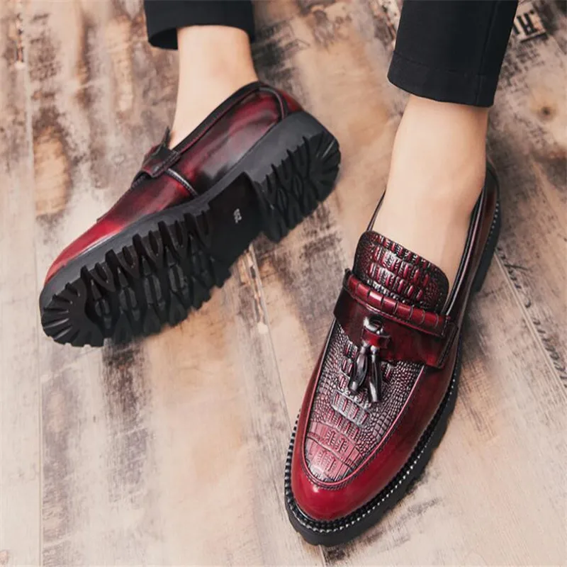 

Men's fashion shoes Genuine Leather luxury Italy formal tassel wedding Increasing Shoes red/ black men platform Oxford shoes