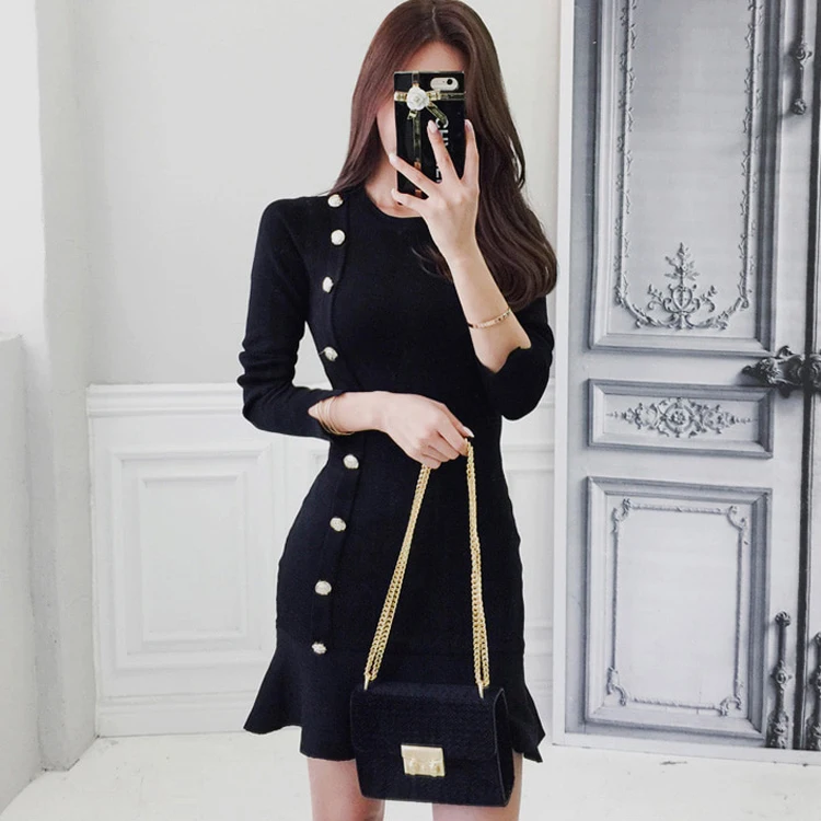 Женское трикотажное платье-свитер с оборками однотонное Черное Платье До Колена