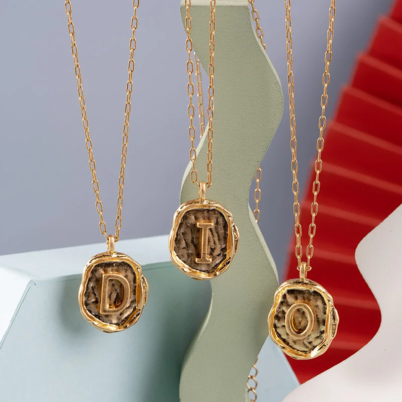 Ожерелье с изящными буквами под золото 26 букв подвеска из меди фианитом