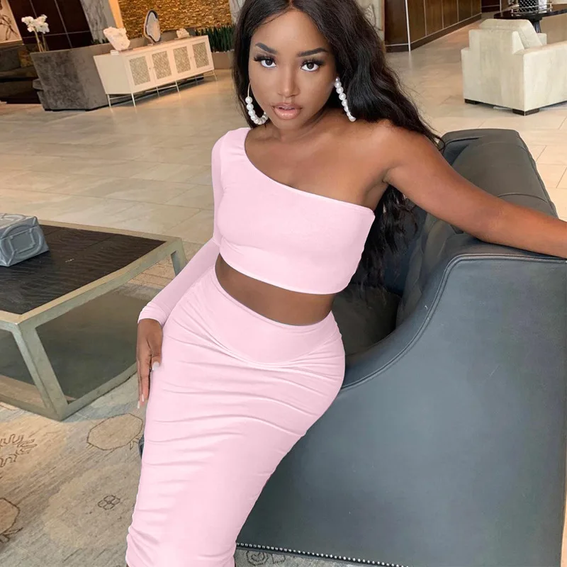 

The New One-shoulder Off-the-shoulder Short Top Trim Bag Butt Skirt Two-piece Set