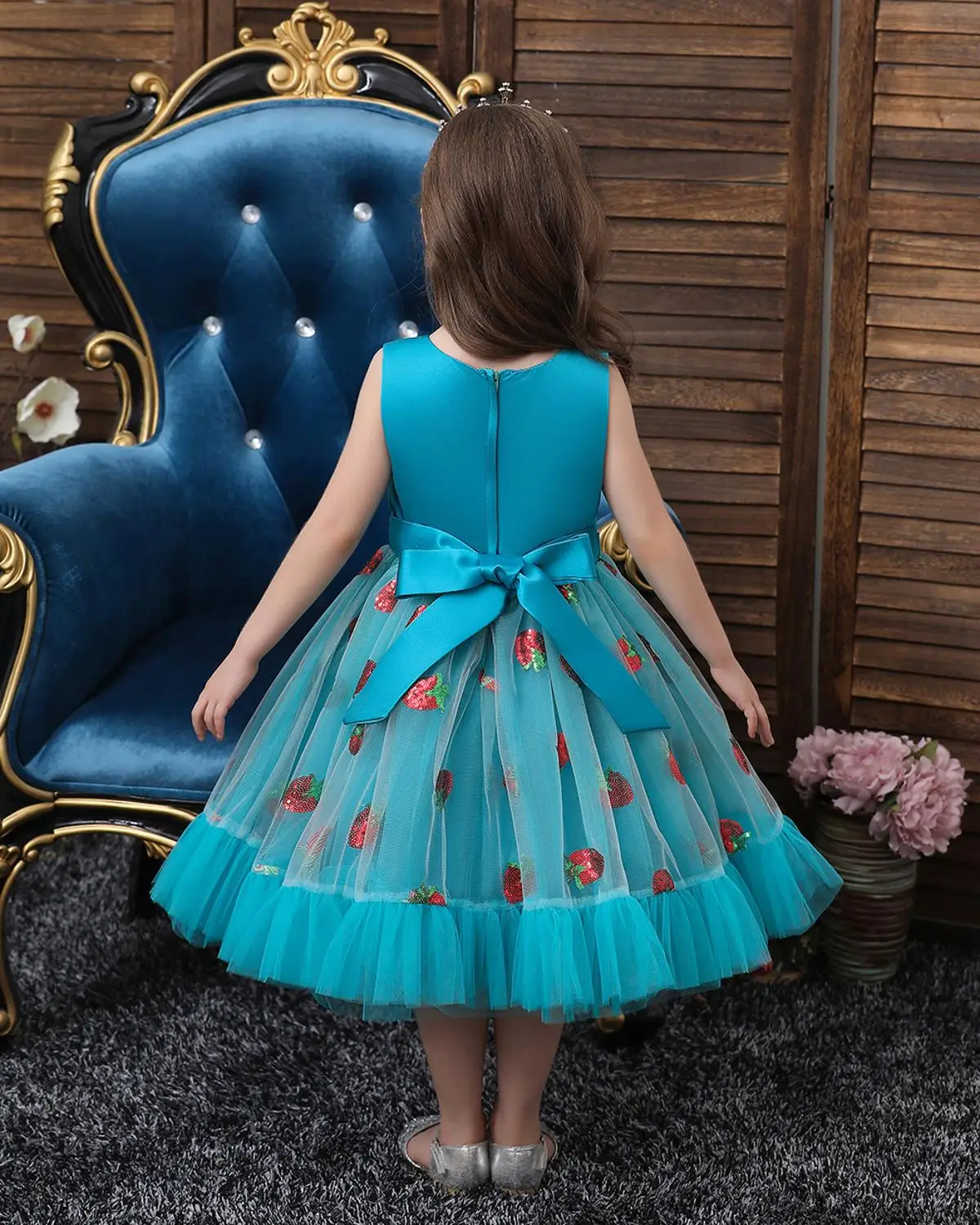 

New Christmas princess dress with strawberry for girl's dresses sleeveless big bow Birthday dress lace elegant banquet dress
