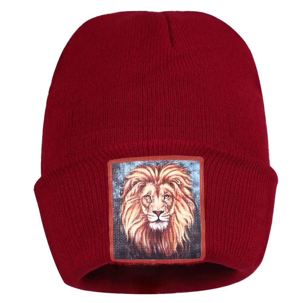 Мужская вязаная шапка Красная с рисунком льва куполообразная теплая зимняя