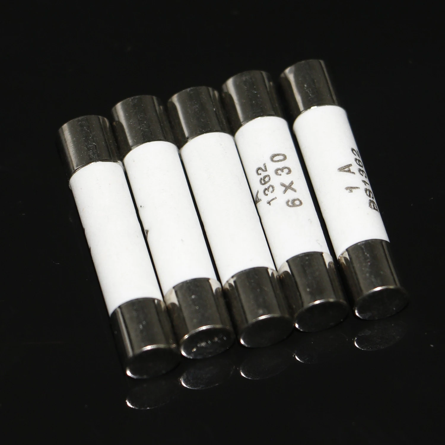 

75pcs Ceramic Fuse 6*30mm 0.5A 1A 2A 3A 4A 5A 6A 8A 10A 13A 15A 16A 20A 25A 30A Fuse Assortment Kit 6x30mm Insurance Tube Fuses