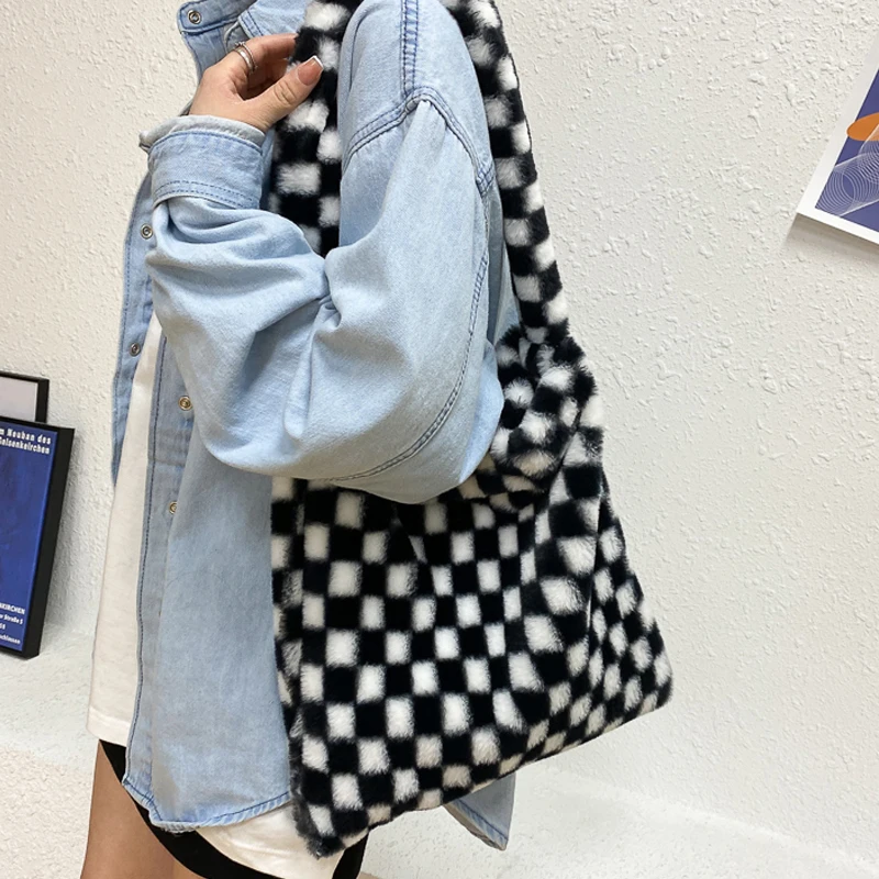Chessboard Plush Tote Bags Women Bags Soft Fluffy Bags Winter Bags For Women 2021 Furry Bags Luxury Handbag Fur Shoulders Bags