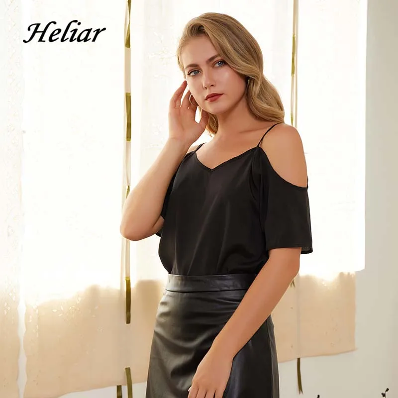 HELIAR черный спагетти с открытыми плечами блузка коротким рукавом v-образным