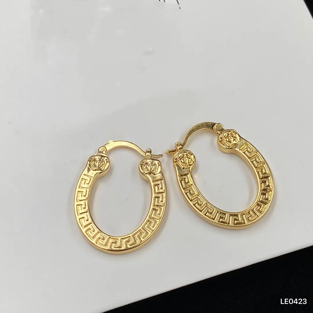 

European and American Retro Gold Oval Earrings