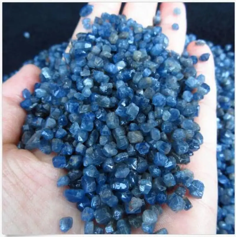 Corindone blu naturale cristallo singolo pietra grezza campione zaffiro cristallo grezzo pietra grezza