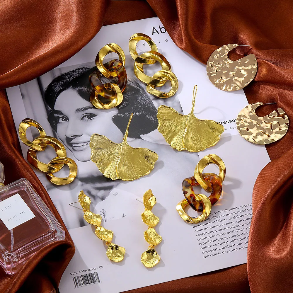 

Geometric Golden Maple Leaf Earrings Retro Exaggerated Chain Punk Style Earring Simple Pendant Metal Leaves Fashion Jewelry